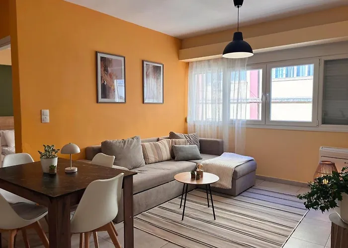 Bright 1br 5 Min To Ladadika Apartament *