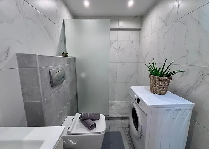 Bright 1br 5 Min To Ladadika
